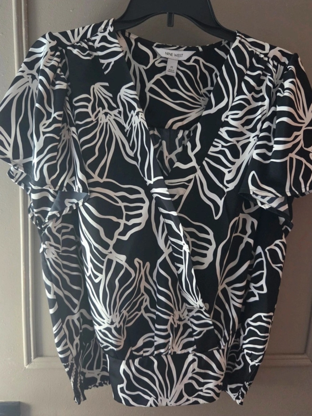 Nine West Abstract Print Short Sleeve Blouse Black & White Medium